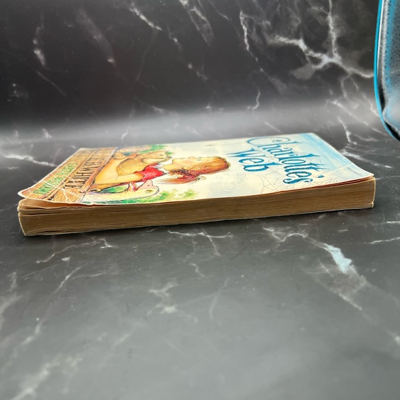 Charlotte's Web by E.B White paperback - Picture 4 of 6